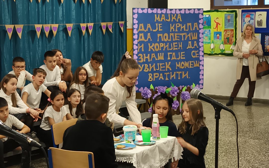 Осмомартовска приредба у централној школи