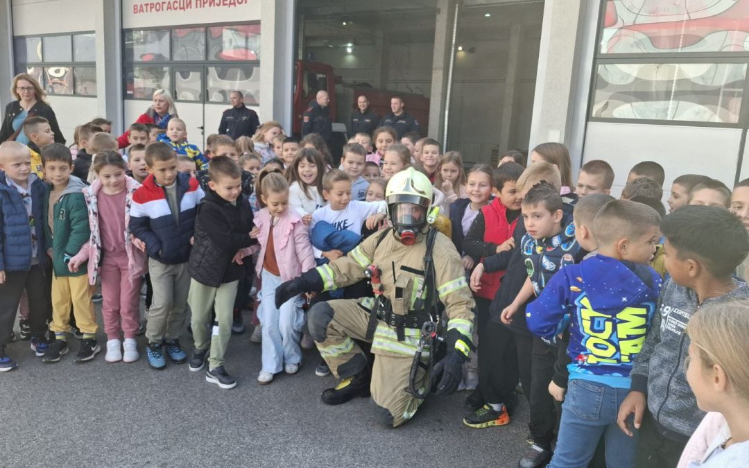 Ученици другог разреда у посјети Ватрогасном дому