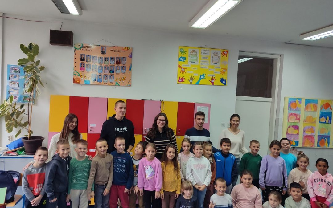 Гимназијалци у гостима код ученика 2–4 разреда