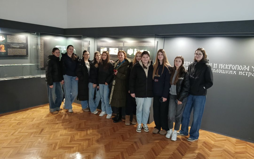 Ученици 9-3 посјетили изложбу о Николи Тесли