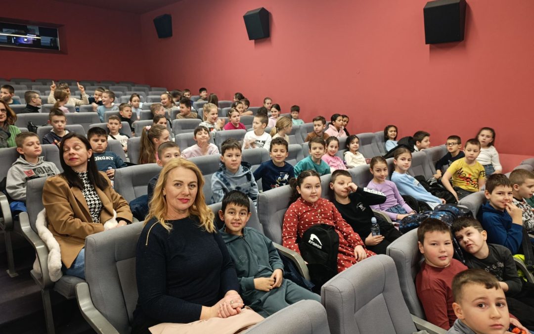 Трећаци у биоскопу и шетњи градом