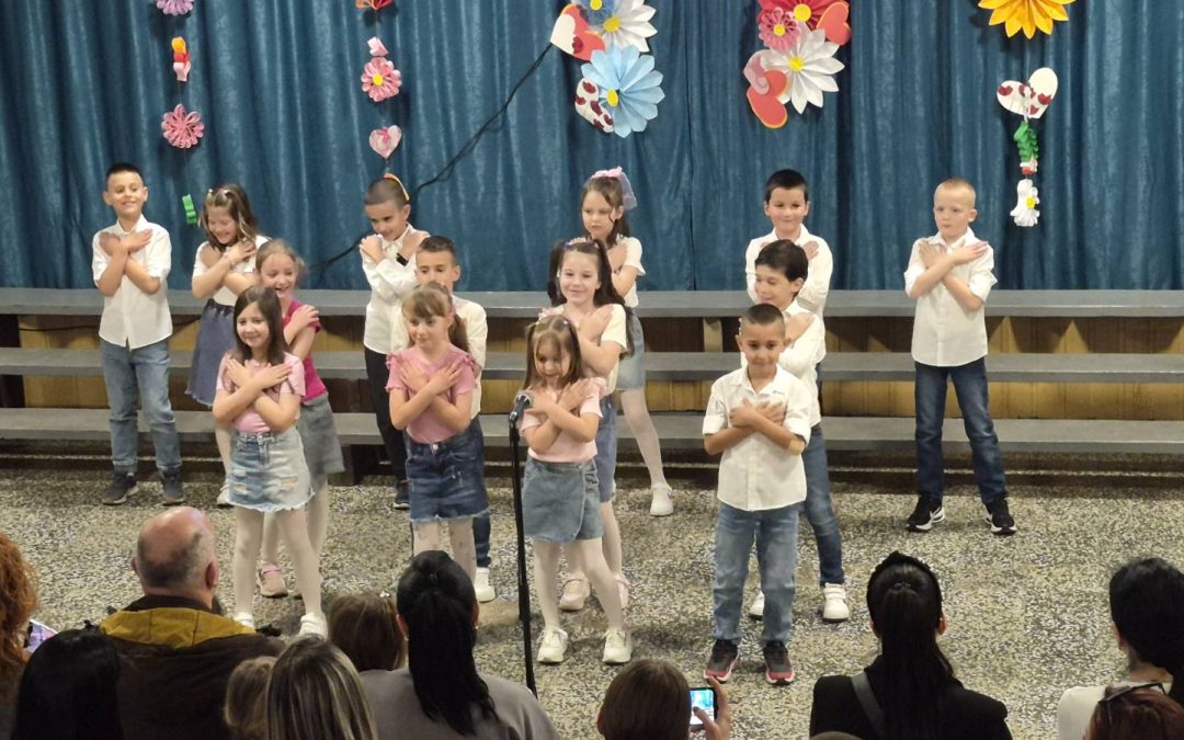 Осмомартовска приредба у нашој школи