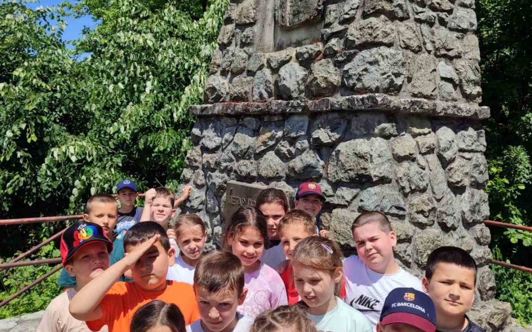 Излет ученика другог разреда:                                                Посјета Манастиру Моштаници